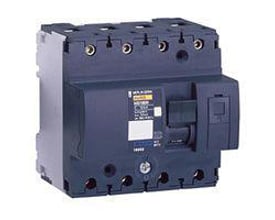 Schneider Electric NG125L maksimalafbryder, 4 polet, 50A, i mørkeblå plast med tydelig mærkning og betjeningshåndtag.