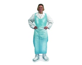 Activewear blåt engangsforklæde ses på en person forfra, med forklædet bundet om livet og vist i fuld længde.