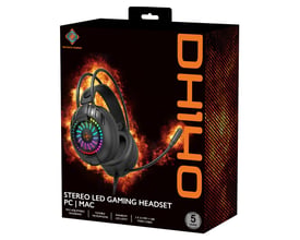 Emballagen til Deltaco DH140 gamingheadset viser et sort over-ear-headset med boom-mikrofon og farvet LED-lys.