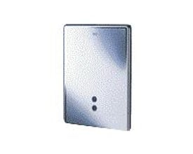 Grohe Tectron Skate infrarød elektronik til urinal med krom finish, vist fra en let vinkel med to små sorte knapper.