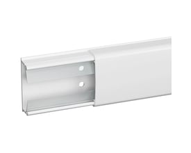 Schneider Electric OptiLine minikanal 18x45mm i polarhvid PVC med 1 rum og integreret kabelholder, 2,1 meter lang.
