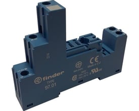 Finder sokkel type 97.01 med mærkning for 16A 250V, 12A/70°C og 16A/50°C på blå plast.