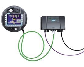 Siemens Profinet tilslutningskabel 5 meter forbinder et mobilt panel med en sort kontrolboks med grønne og lilla kabler.