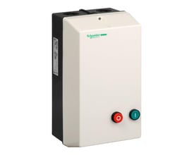 Forside af Schneider Electric TeSys D Y/D starter med grøn 'I' og rød 'O' knap, 11kW, IP65.