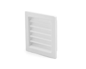 Nærbillede af en hvid plast murrist fra Fresh, 150x150mm, vist fra en let vinkel, der fremhæver dybden og lamellernes design.