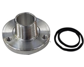 Adaptor OM0-CCA med 3/4-14 NPTF-gevind ses forfra med rund flange og sort tætningsring ved siden af.