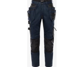Fristads GWM 301018 håndværkerbukser i marineblå med sorte stretchpaneler og flere lommer, fremstillet af polyester og bomuld.