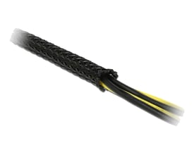 DeLock braided sleeving, sort, 5m x 12mm, viser strækbarhed med sorte og gule kabler inde i.