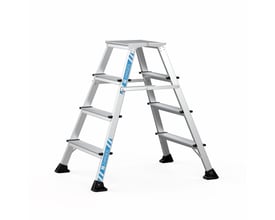 Zarges arbejdsbuk XLstep P med 2x4 trin, 0,99 meter høj, på hvid baggrund, med fokus på eloxerede vanger og ståplatform.