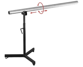 Rems Herkules gulvmodel rørstøtte understøtter et metalrør, med indikatorpile for bevægelse og rotation. Gulvmodellen har tre stabile ben.