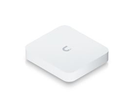 Isometrisk billede af Ubiquiti Gateway Max i hvid, med Ubiquiti logo på toppen, på sort baggrund.