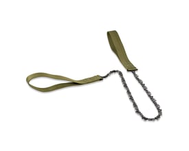Grøn hånddrevet kædesav med 65 cm kæde af varmebehandlet kulstofstål og nylonhåndtag, vist på hvid baggrund.