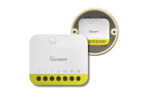 Sonoff MINI DUO-L er et hvidt Zigbee-smartrelæ med to kanaler og synlige tilslutningsskruer.