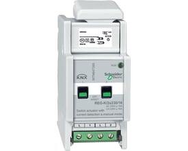 Schneider Electric KNX relæudgang, model REG-K/2x230V/16A, med manuel betjening, strømmåling og to grønne kontakter på hvid baggrund.
