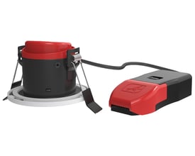 Ansell Lighting Prism Pro OCTO WiZ downlight med tilhørende driver i sort og rød, vist fra siden med den aftagelige stikfunktion.