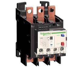 Schneider Electric termorelæ LRD 23-32A, klasse 10A fra TeSys D serien, vist med kobberterminaler og frontpanel med reset-knap.