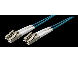 Fiberoptisk patchkabel med to LC/PC konnektorer og en aquafarvet LSZH kappe, 2 meter langt.