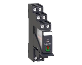 Schneider Electric RXG relæ i RGZE1S48M sokkel med testknap og LED, vist fra en let vinkel med detaljer om terminaler og mærkning.