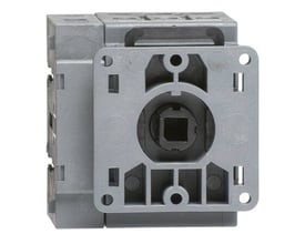 ABB 40A lastafbryder med 4-poler, vist fra siden med monteringsplade og sort betjeningsmekanisme.