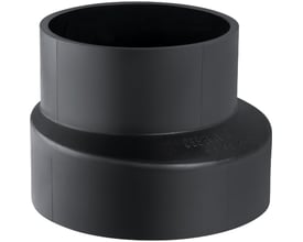 Sort Geberit PEH-reduktion fra 160 til 125 mm med en bred rørtilslutning og en smallere, hævet åbning.