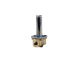 Detaljebillede af Danfoss termostatens messingbase med tilslutningsgevind og fast føler, isoleret på hvid baggrund.