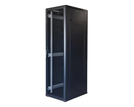 Totens 19" System G rackskab i sort, 42U, 600x1200mm, med perforeret frontdør og synlig låsemekanisme.