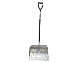 Ironside sneskovl med langt aluminiumshåndtag, sort D-greb og bredt, sølvfarvet aluminiumsblad set forfra.