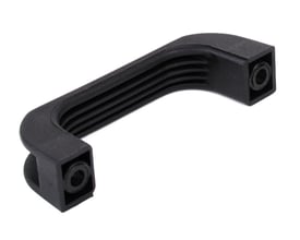 Detaljeret billede af sort Bøjlegreb BG 224, der viser det glatte hul til cylinderformet skrue og det ergonomiske grebsdesign.