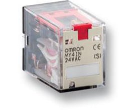Omron 8-polet stik model MY4IN 24VAC med transparent plastikhus og rød låseclips.