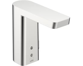 Nærbillede af Oras Stela berøringsfri håndvaskarmatur i skinnende krom, med tydelig Oras logo og sensorvinduer.