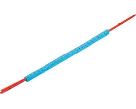 Weidmüller CLI R 02-3 BL/SW 6 ledningsmærker på dorn, blå mærker med nummer 6 på rød ledning på hvid baggrund.