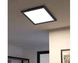 EGLO Salo-Z loftpanel i sort monteret i et moderne rum med dæmpet belysning.
