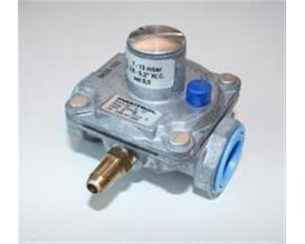 Gastrykregulator til bygas med 1/2" gevind og 7-13 mbar trykområde, vist på hvid baggrund.