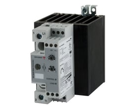 Carlo Gavazzi 1-polet analog-styret solid-state relæ med grå front, sorte køleribber og synlige tilslutninger.