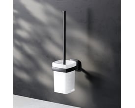 AM.PM Gem toiletbørste med holder i mat sort og frostet hvid, monteret på en mørk, tekstureret væg.