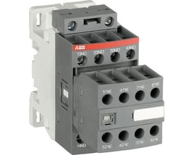 ABB NF44E-14 hjælperelæ med 8 poler og 4NO+4NC, set skråt forfra med synlige tilslutningsklemmer.
