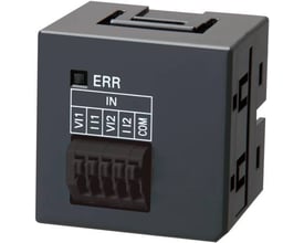 Omron Sysmac NX1P analog I/O skrueløst optionskort med markeringer for fejl (ERR), indgange (IN), VI1, II1, VI2, I12 og COM.