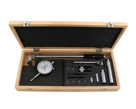 Diesella cylindermålersæt i trææske med en målevidde på 20-200 mm og 0,01 mm aflæsning.