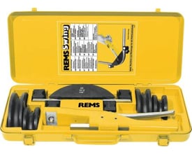 Rems Swing rørbukker sæt med bukkegrejer til 12, 15, 18 og 22 mm rør i en gul kuffert.