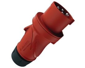 Mennekes PowerTOP Xtra R CEE-stikprop, 32 A og 4-polet, i rød og sort set skråt med kontaktåbningerne synlige.