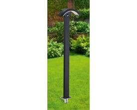 TRIO Lighting jordspyd i sort galvaniseret stål til udendørs brug, med en højde på 405 mm og bredde på 200 mm.