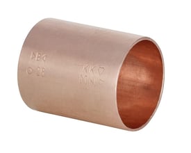 Conex Bänninger lodde-skydemuffe fra Viega i kobber, 15 mm, set skråt med den åbne ende og mærkningen synlig.
