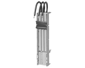 Siemens samleskinnesystem skinneadapter med 55 mm bredde, TT profil og forbundne kabler, klar til installation.