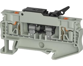 Grå Wieland-sikringsklemme, model WTPN 4 FSIL til 5 × 20 mm sikring, set skråt forfra med synlige indvendige kontakter.