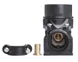 Unico koblingsdåse i rødgods til mur med 15mm PUSH-tilslutning og 1/2" gevind, der viser den indvendige messingkobling.