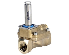 Nærbillede af Danfoss EV220BW magnetventilens ECO Brass hus og G 3/4" gevindtilslutning.