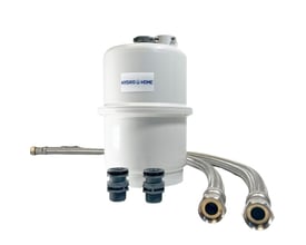 Hydropure drikkevandsfilter i hvid plast med mærket 'HYDRO HOME', samt tilslutningsslanger og fittings.