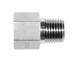 Syrefast Serto reduktion med gevind på 3/8'' og 1/4'' i blank metal på hvid baggrund.
