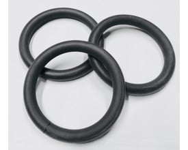 Tre sorte svampegummiringe fra Evi-pak med dimensionerne 125 x 95 mm, arrangeret overlappende på en lys baggrund.