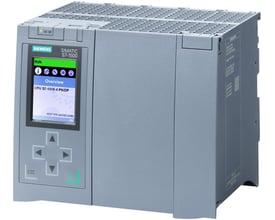 Siemens SIMATIC S7-1500 CPU 1518-4 PN/DP central processor unit med farvedisplay og betjeningsknapper på hvid baggrund.